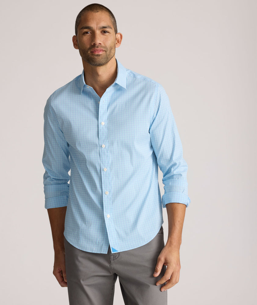 Model is wearing UNTUCKit Ashbourne cottentek shirt in checkered blue. 