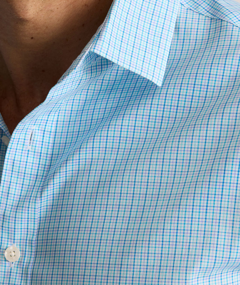 Model is wearing UNTUCKit Ashbourne cottentek shirt in checkered blue. 