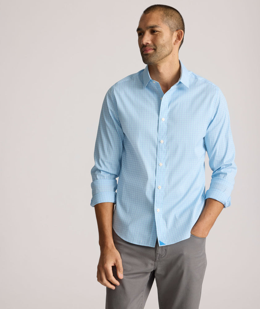 Model is wearing UNTUCKit Ashbourne cottentek shirt in checkered blue. 