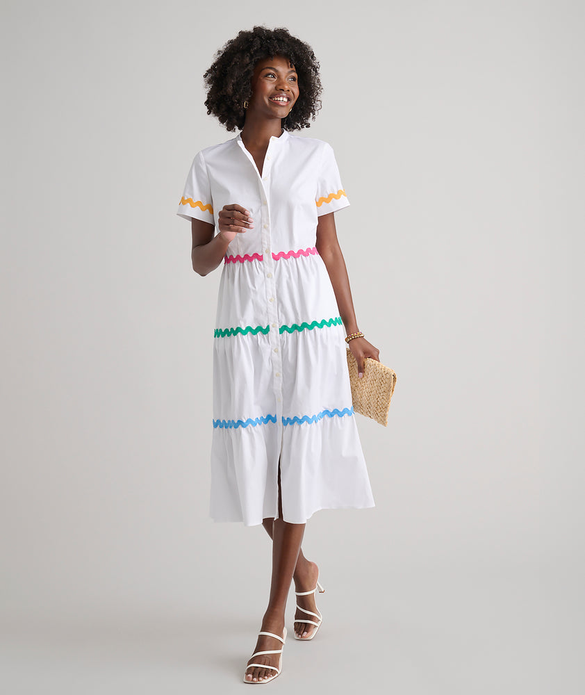 Model is wearing UNTUCKit Justine Dress. 