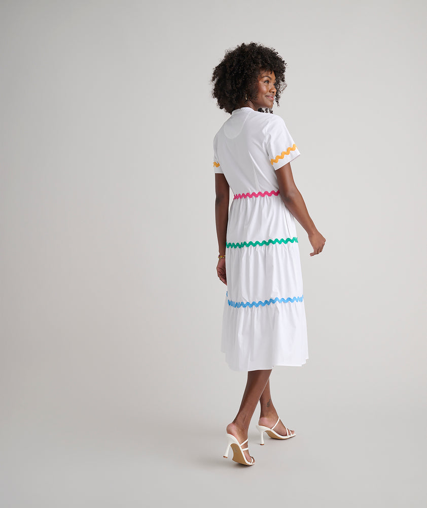 Model is wearing UNTUCKit Justine Dress. 