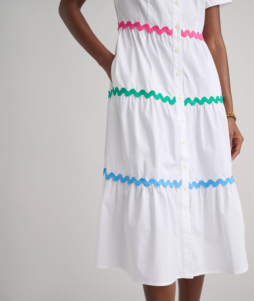 Model is wearing UNTUCKit Justine Dress. 