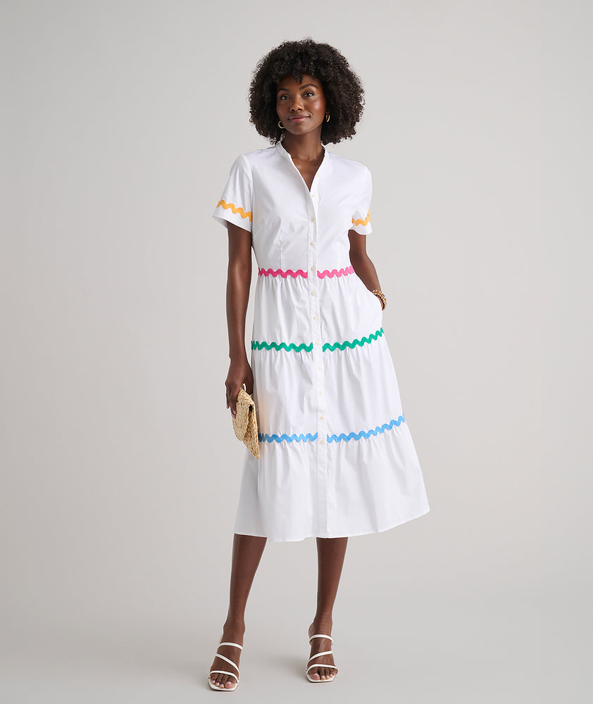 Model is wearing UNTUCKit Justine Dress. 